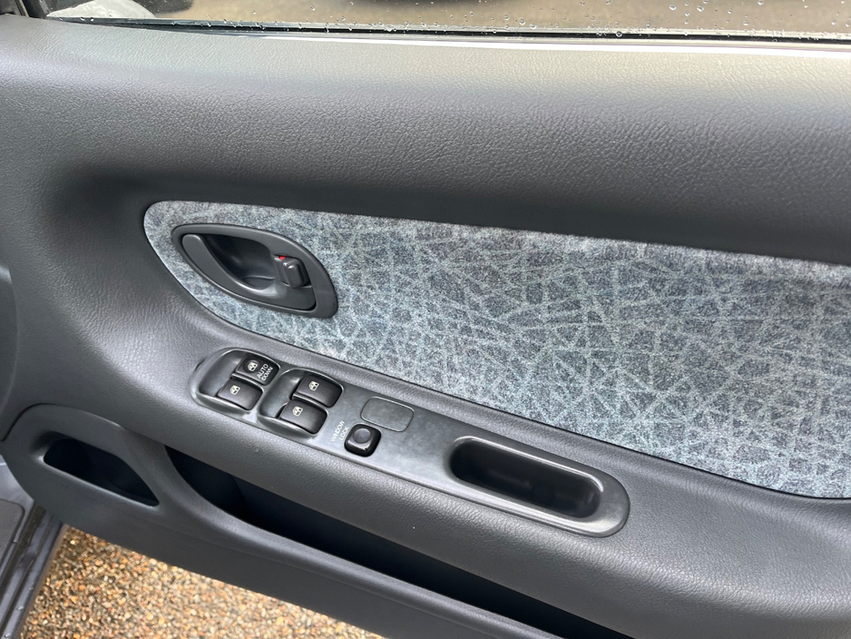 1994 Mitsubishi Galant - image 11