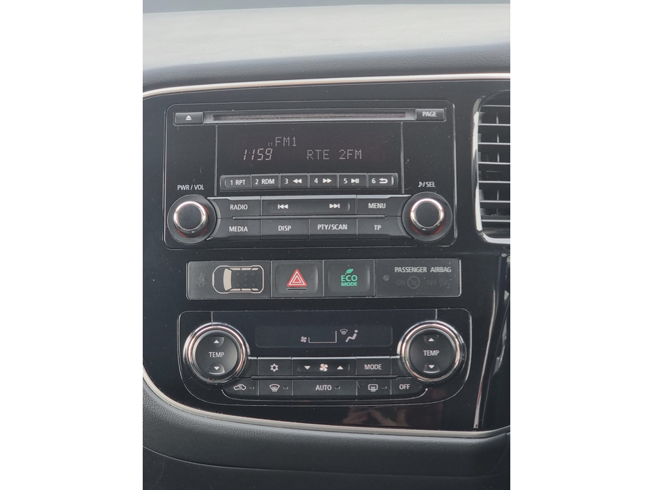 2015 Mitsubishi Outlander - image 21