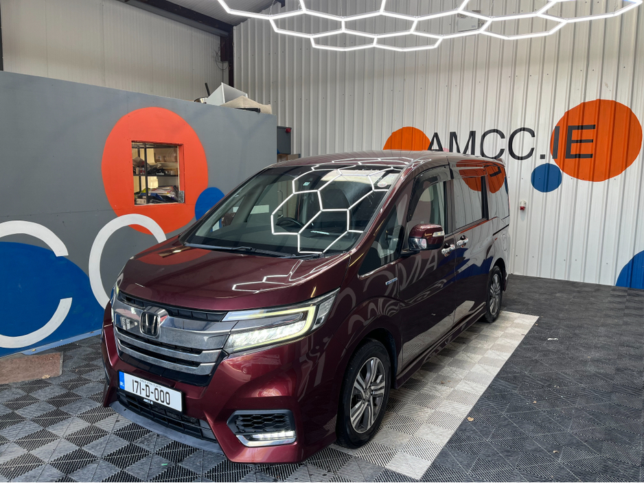 2017 Honda Stepwagon - image 6