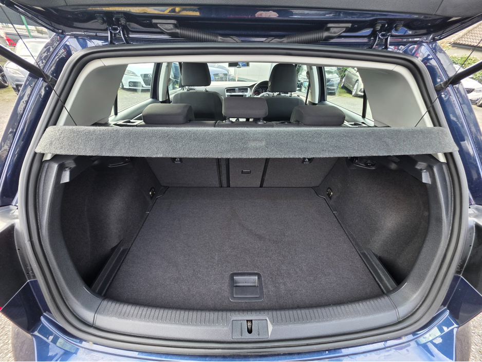 2016 Volkswagen Golf - image 9