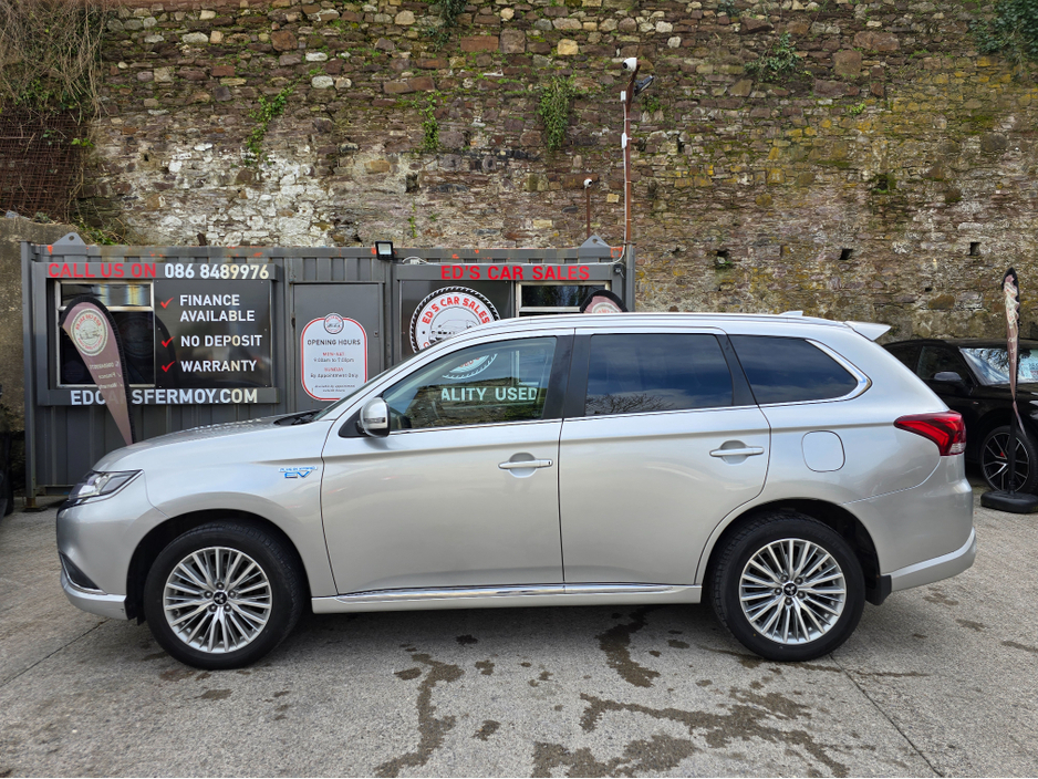 2019 Mitsubishi Outlander - image 9