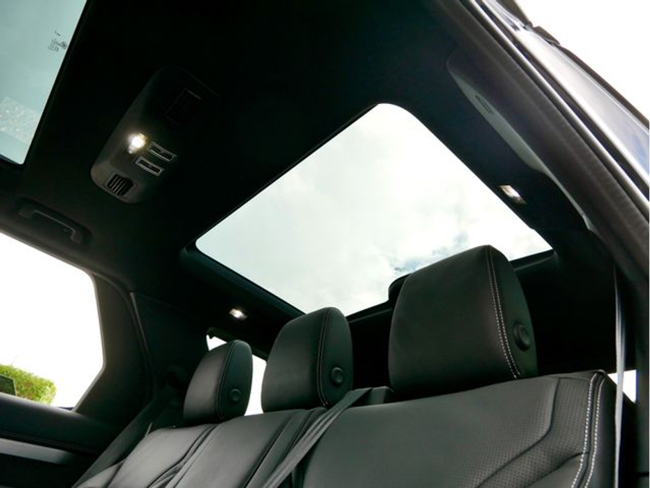 2025 Land Rover Discovery - image 37