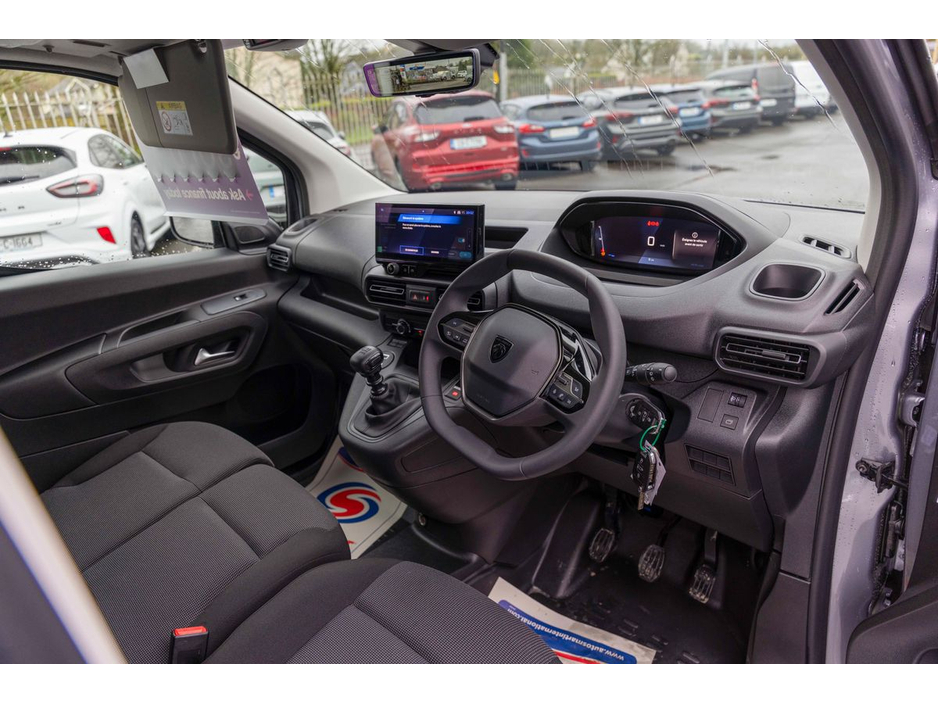 2026 Peugeot Partner - image 12