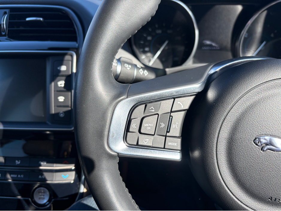 2017 Jaguar XE - image 21