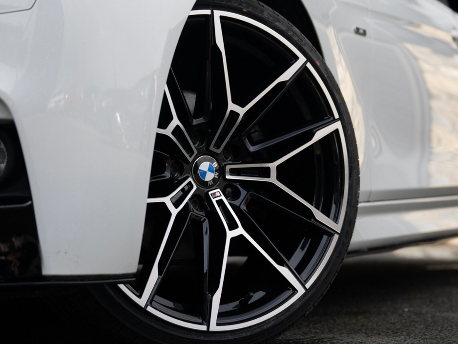 2013 BMW 3 Series - image 7