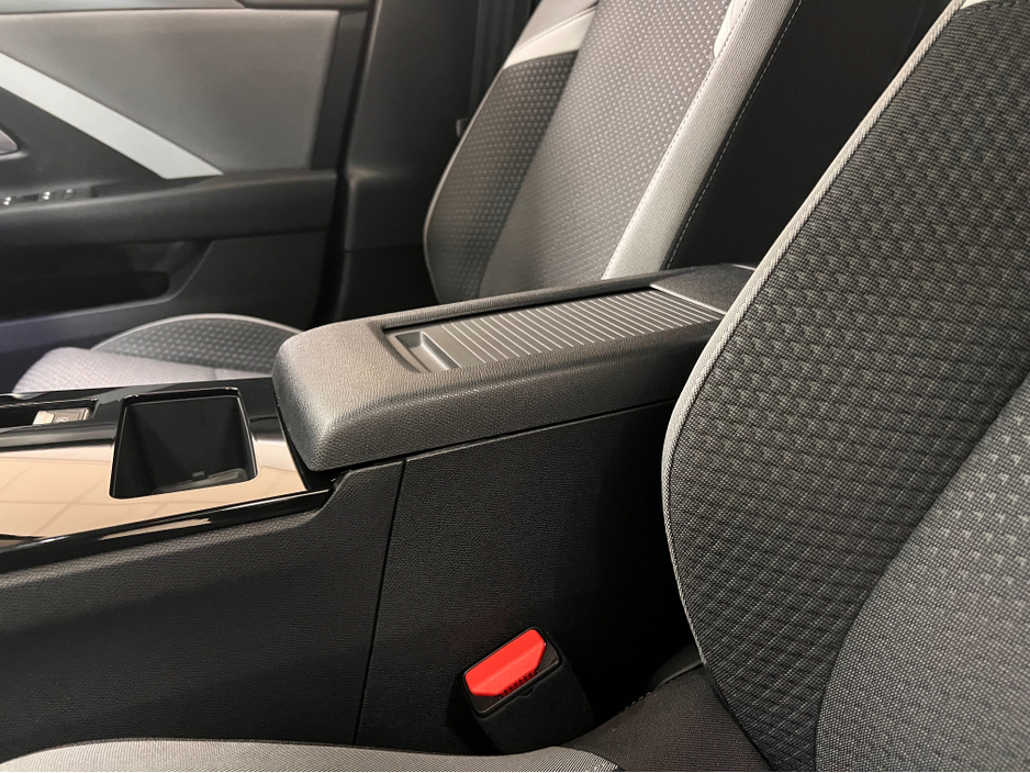 2024 Opel Astra Superb Value Automatic Diesel Low Kms High Spec New Generation Opel Astra 2024 www.bolands.ie Est.1955 €25,949