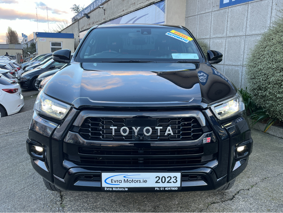 2023 Toyota Hilux GR SPORT AUTOMATIC 2.4 DIESEL //LOW MILES//HIGH SPEC//360 PARKING CAMERAS//KEYLESS ENTRY//ADAPTIVE CRUISE CONTROL//