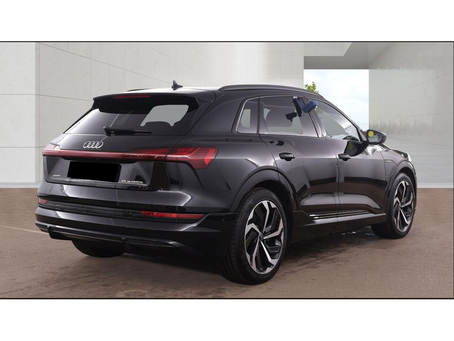 2022 Audi e-tron - image 6