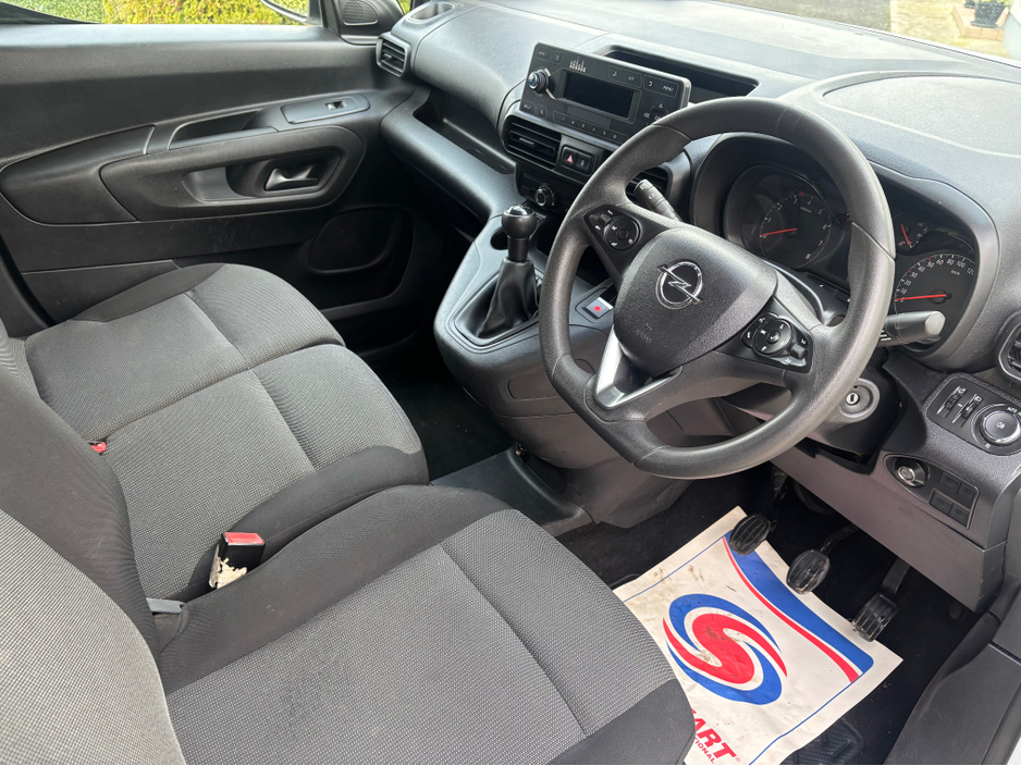 2021 Opel Combo - image 5