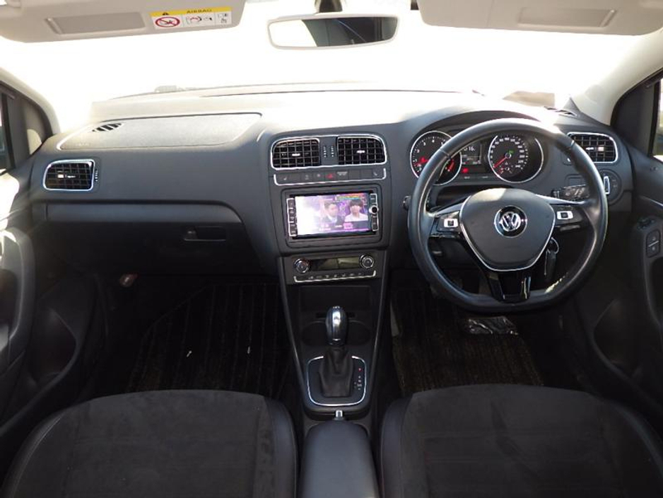 2017 Volkswagen Polo - image 2