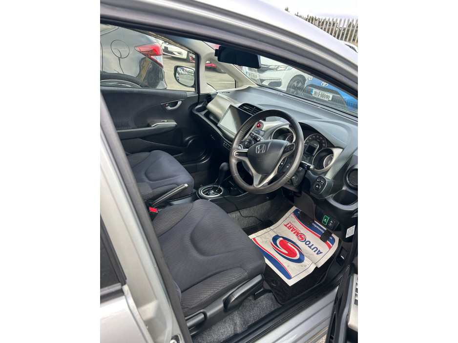 2012 Honda Fit - image 8