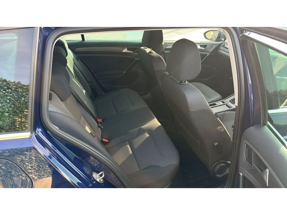 2019 Volkswagen Golf - image 9