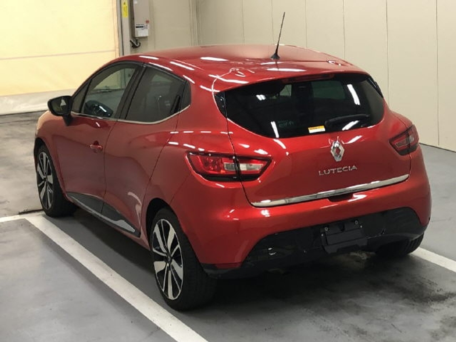 2015 Renault Clio - image 3