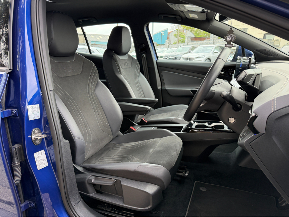 2023 Volkswagen ID.4 - image 13