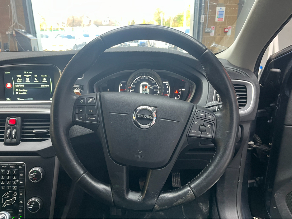 2017 Volvo V40 €14950! 2017 VOLVO V40 AUTOMATIC  T3 KINETIC 1.5 AUTOMATIC / REVERSE CAMERA €14,950