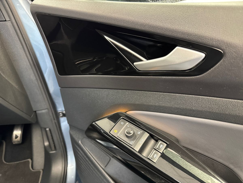 2023 Volkswagen ID.4 - image 11