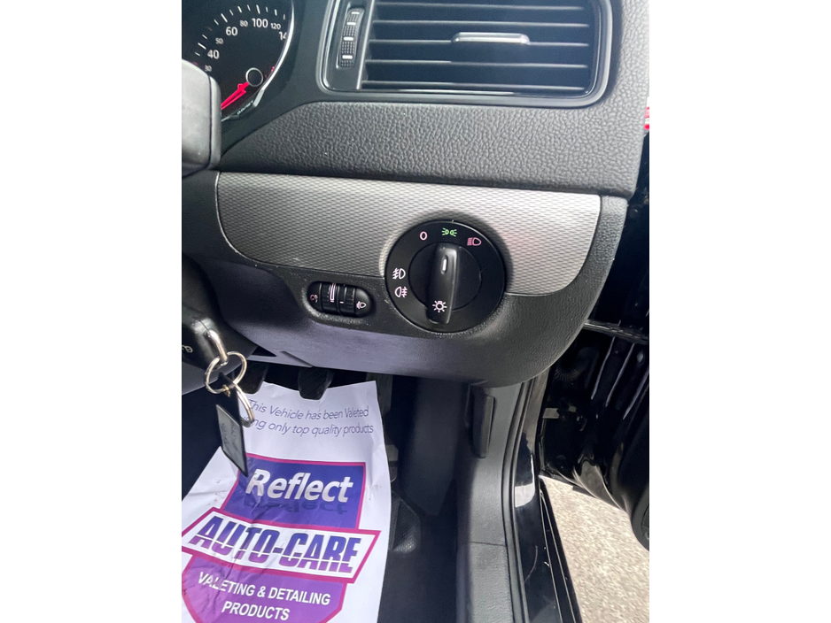 2017 Volkswagen Jetta - image 5