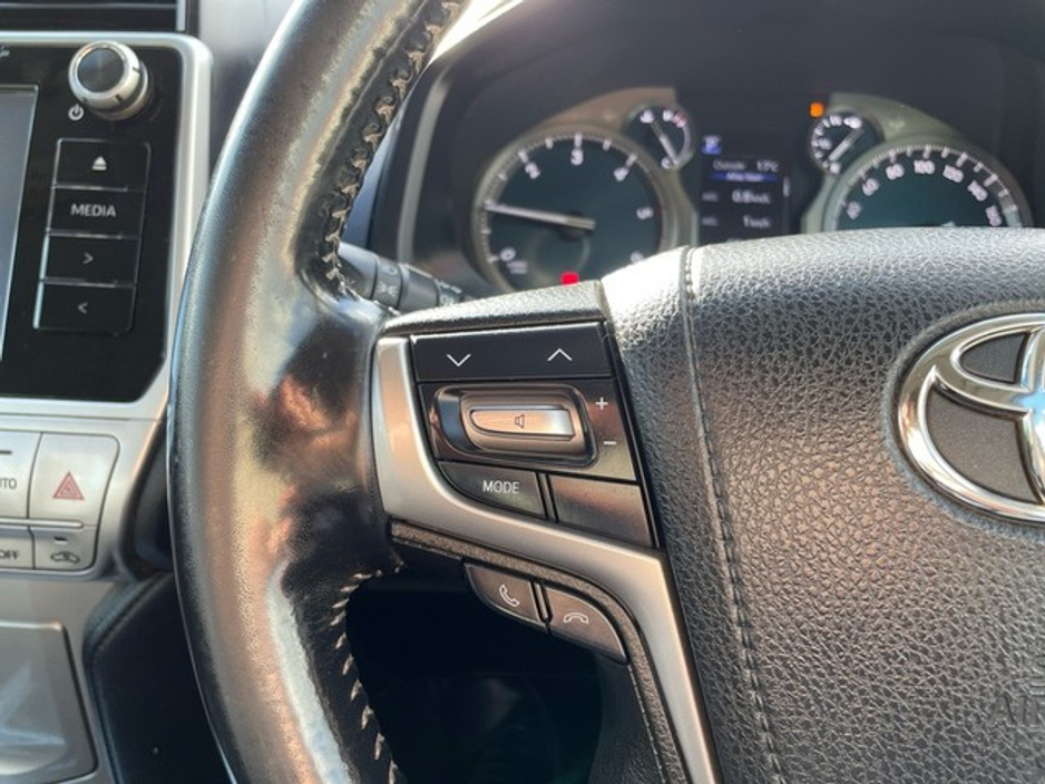 2020 Toyota Landcruiser - image 13