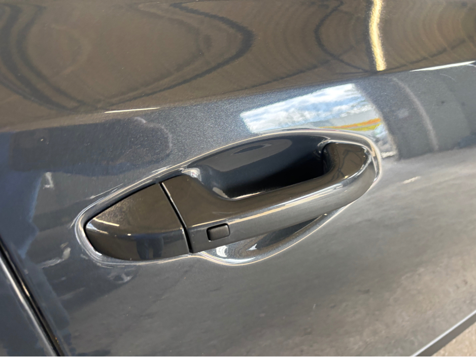 2023 Kia XCeed - image 8