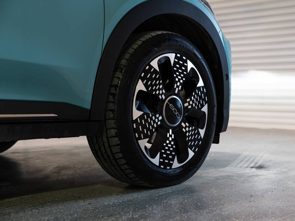 2025 Fiat 600 - image 10