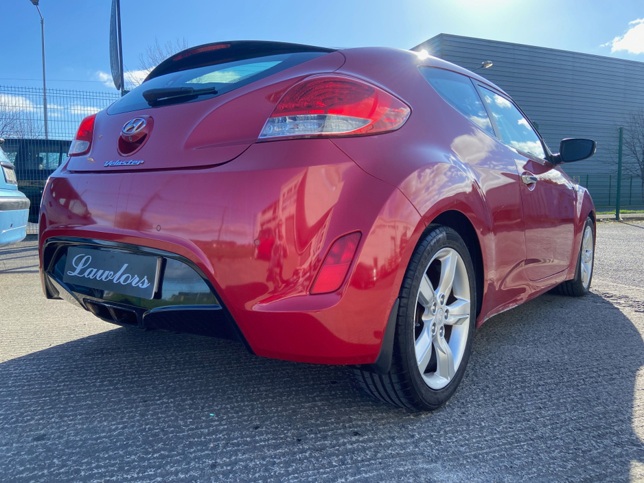 2012 Hyundai Veloster - image 5