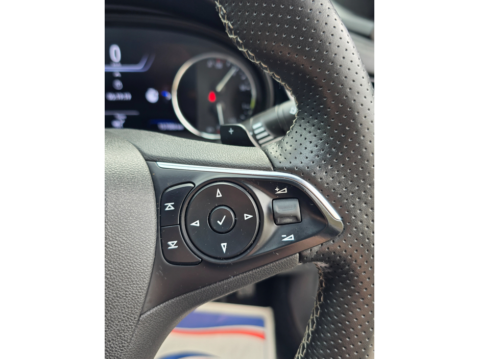 2019 Opel Insignia - image 19