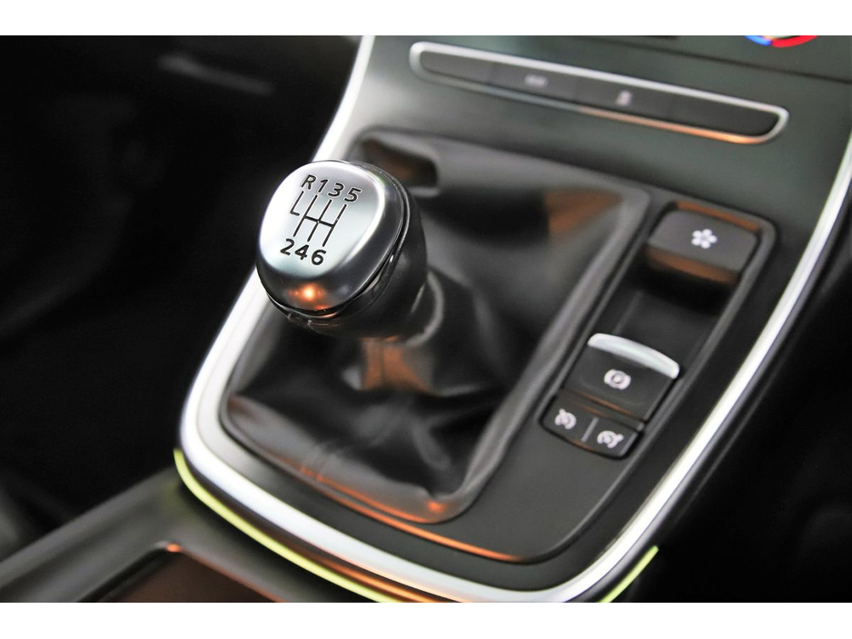 2018 Renault Scenic - image 22