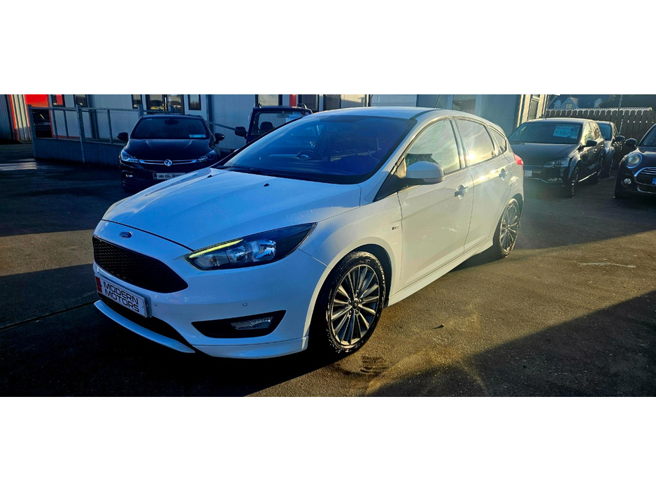 2018 Ford Focus - image 18