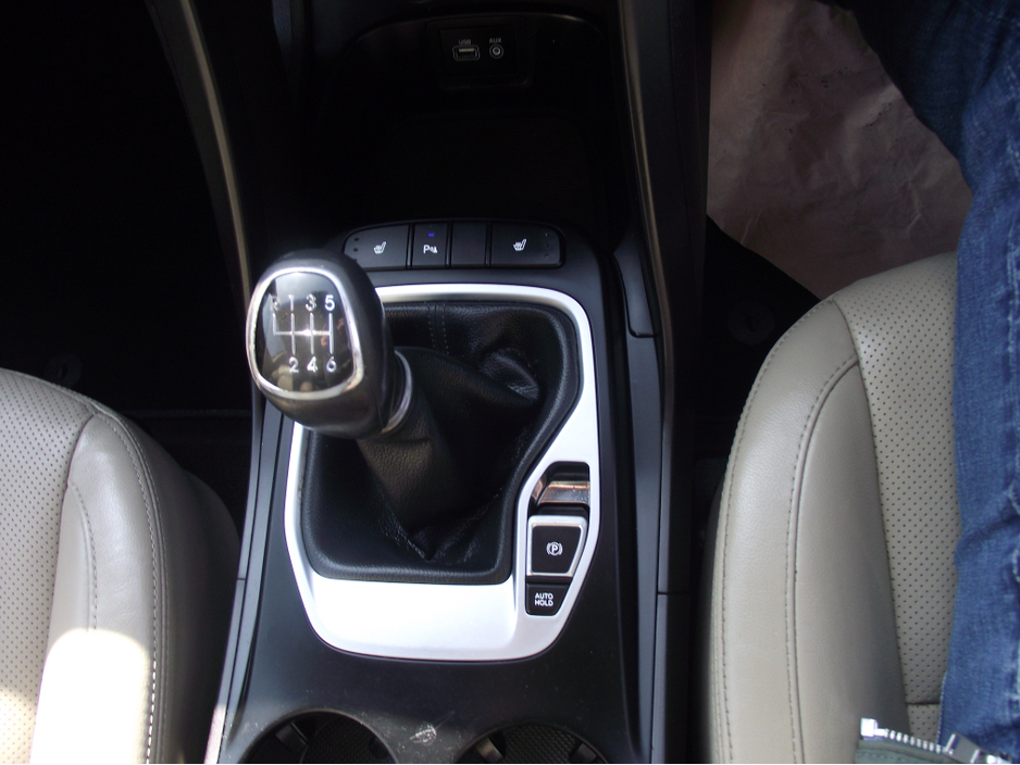 2017 Hyundai Santa Fe - image 10