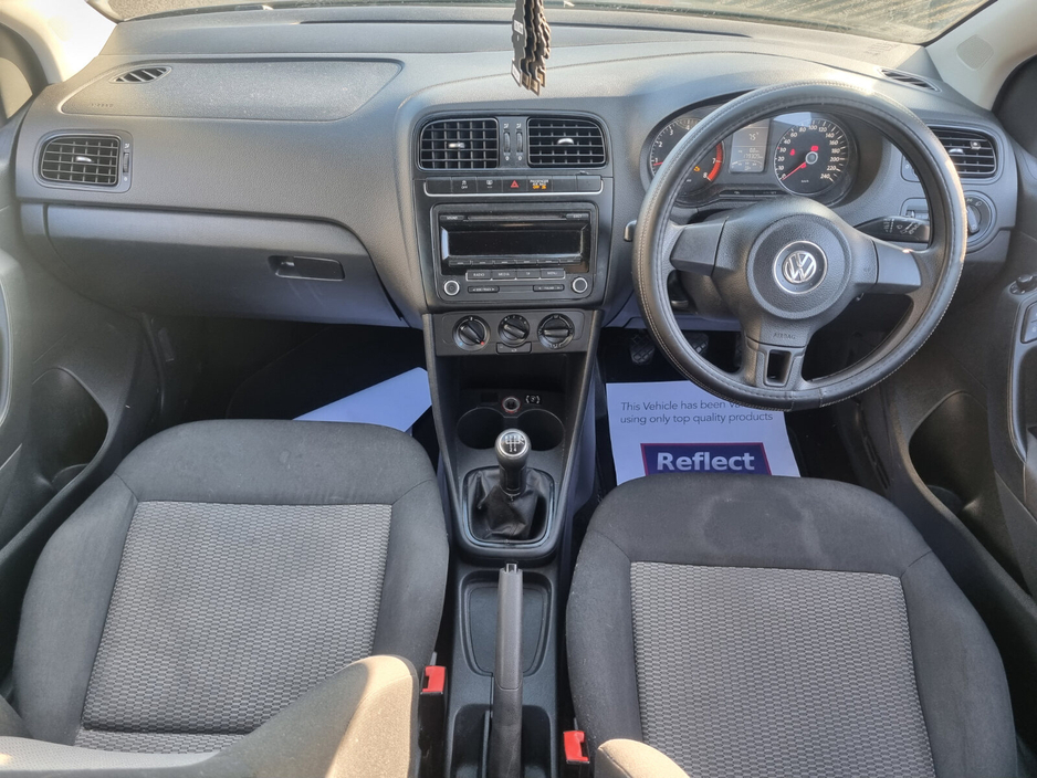 2012 Volkswagen Polo - image 9