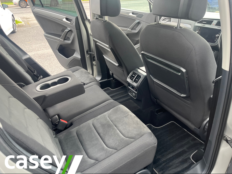 2018 Volkswagen Tiguan - image 13