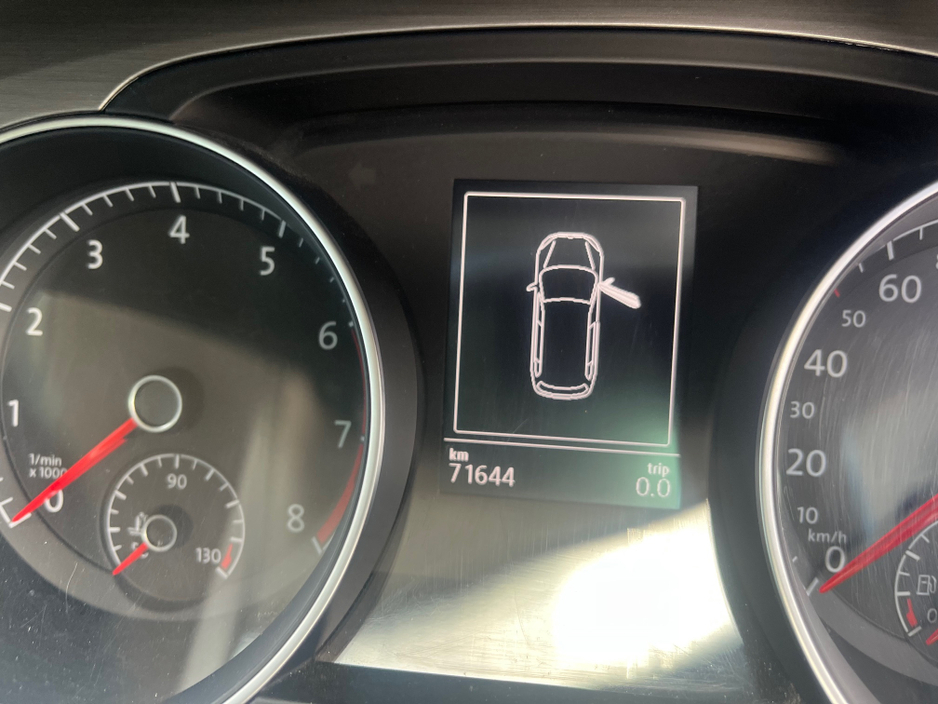 2016 Volkswagen Golf - image 9