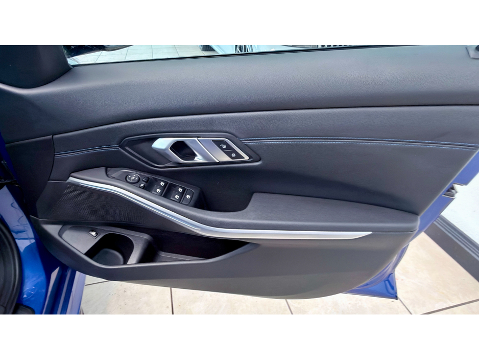 2024 BMW 3 Series - image 13