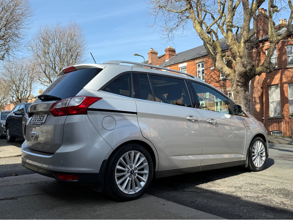 2019 Ford Grand C-Max - image 5