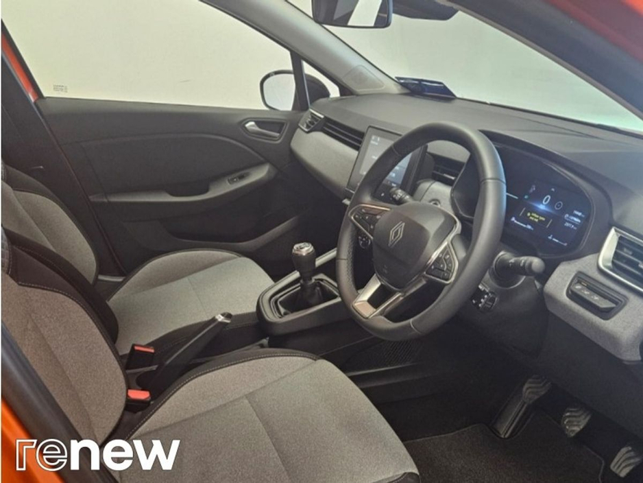 2025 Renault Clio - image 6