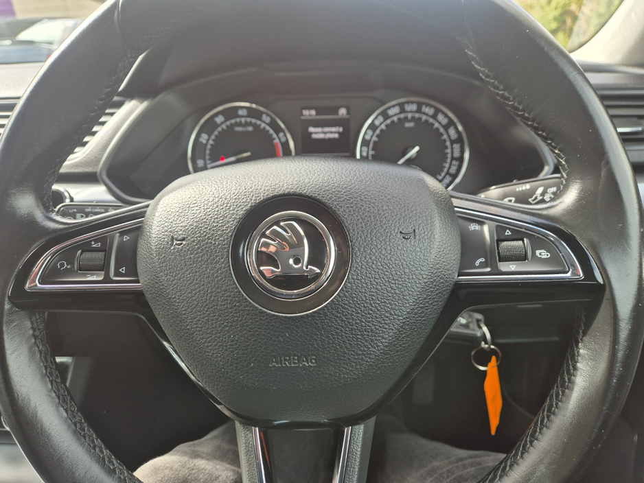 2017 Skoda Superb - image 13