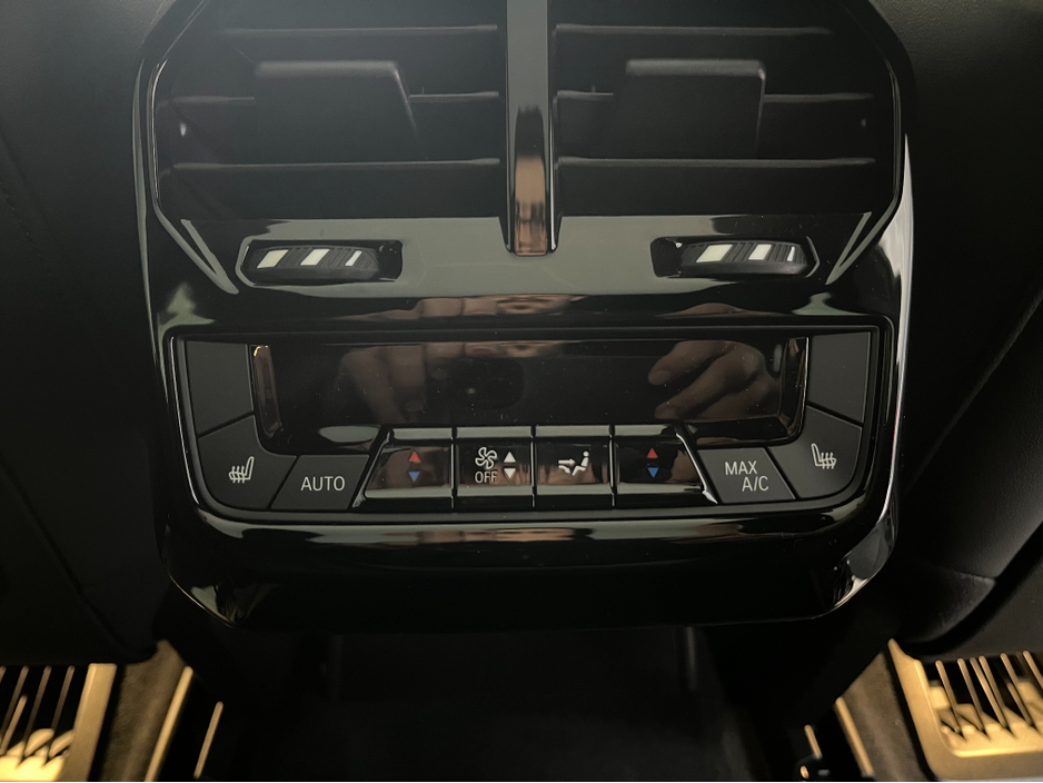 2023 BMW iX - image 15