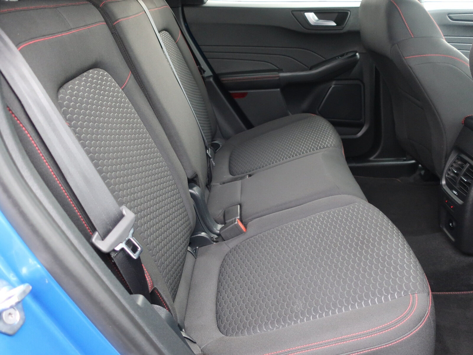 2025 Ford Kuga - image 11