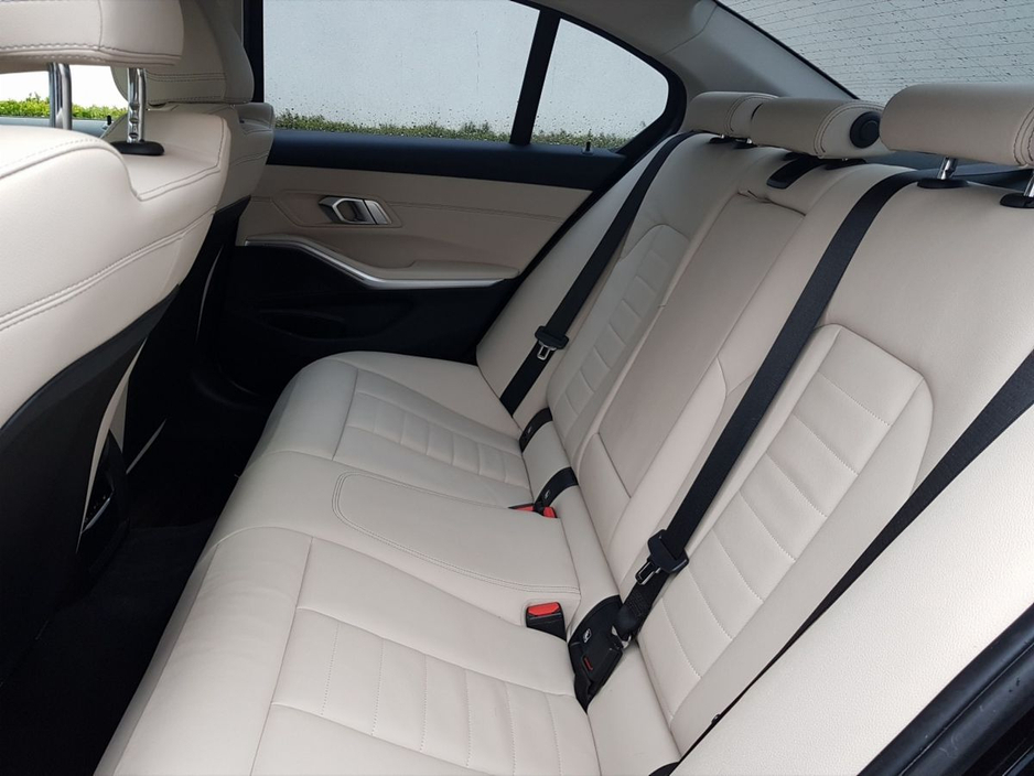 2019 BMW 3 Series - image 20