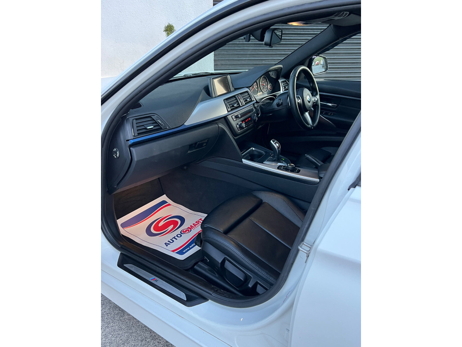 2012 BMW 3 Series - image 21