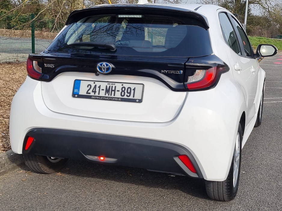 2024 Toyota Yaris - image 4