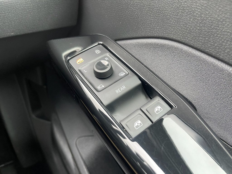 2022 Volkswagen ID.3 Pro 58kWh Life Hatchback 5dr Electric Auto (145 ps)