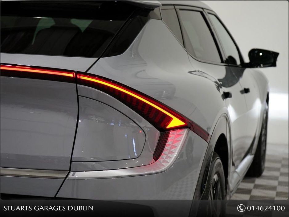 2025 Kia EV6 - image 11