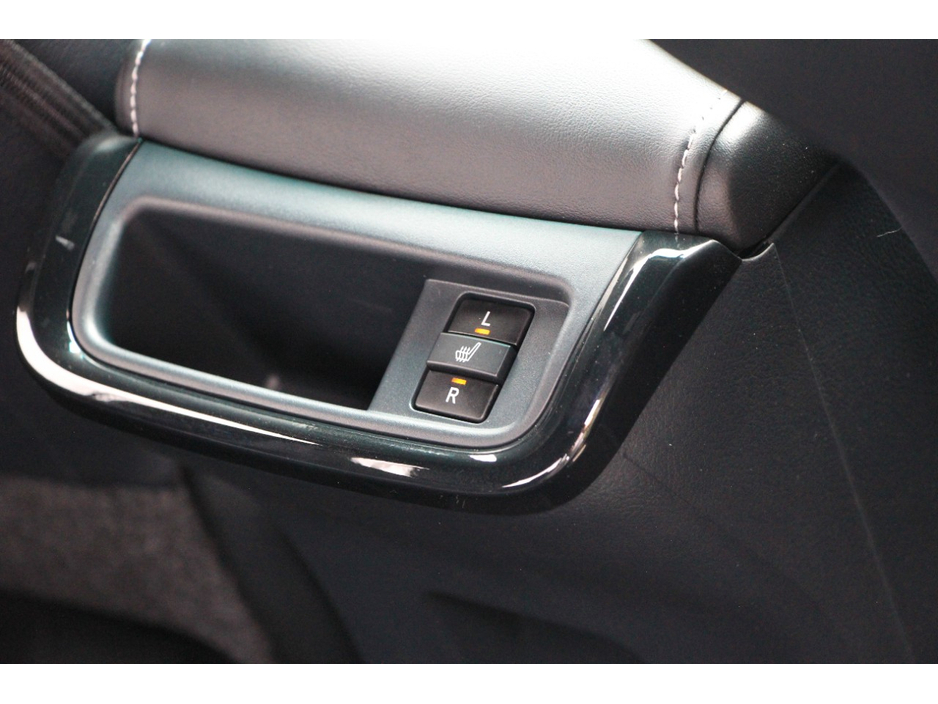 2025 Toyota Hilux - image 11