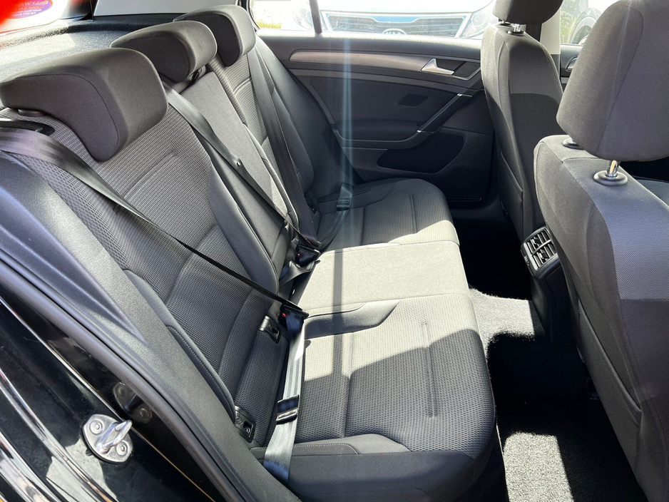 2018 Volkswagen Golf - image 11