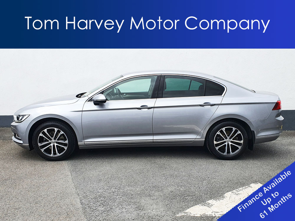 2018 Volkswagen Passat - image 2