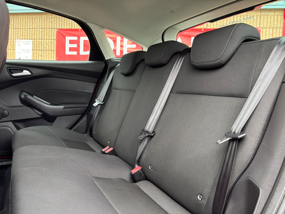 2017 Ford Focus - image 13