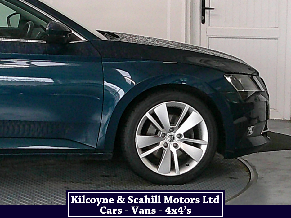 2017 Skoda Superb - image 34