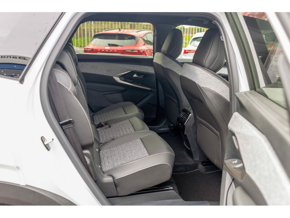 2026 Peugeot 5008 - image 16