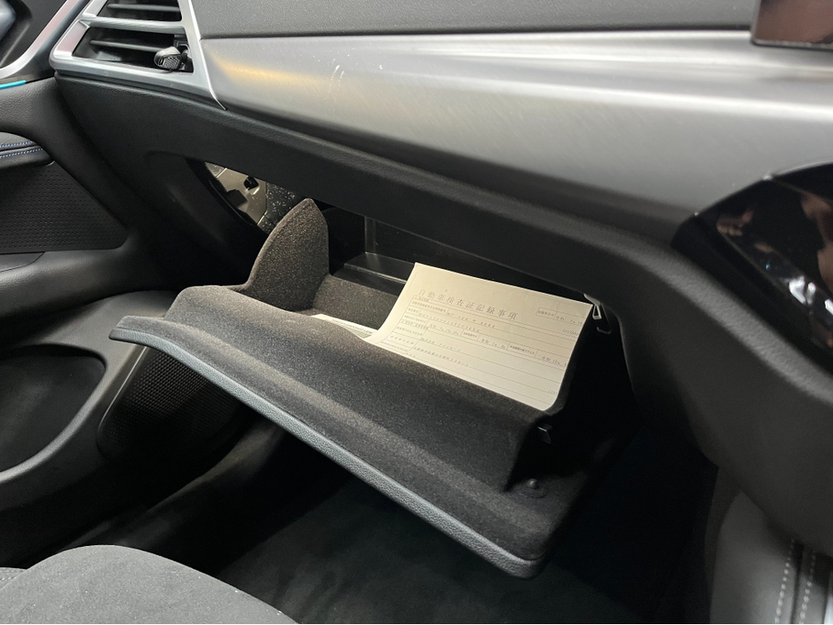 2025 BMW i4 - image 23